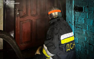 На Київщині під час пожежі в квартирі загинула жінка