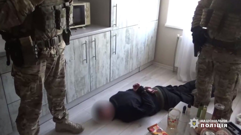 Познакомился в соцсети — в Сумах задержали мужчину за развращение 13-летней девочки