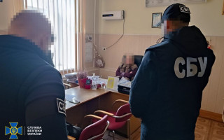 СБУ знайшла у керівниці Миколаївської обласної МСЕК 450 тисяч доларів та колекцію ювелірних виробів