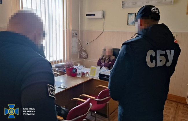 СБУ нашла у руководительницы Николаевской областной МСЭК 450 тысяч долларов и коллекцию ювелирных изделий