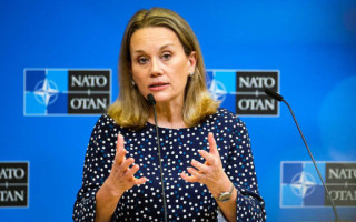 НАТО не готово предложить Украине членство в Альянсе или даже приглашение, — посол США при НАТО Джулия Смит