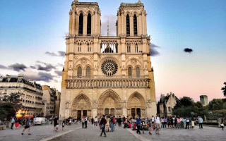 Минкульт Франции предлагает сделать вход в Нотр-Дам платным для туристов