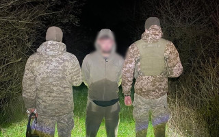 На Закарпатье мужчина позвонил сдаться ГПСУ, потому что чуть не утонул в болоте по дороге в Венгрию