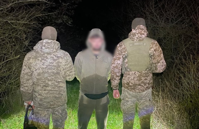 На Закарпатье мужчина позвонил сдаться ГПСУ, потому что чуть не утонул в болоте по дороге в Венгрию