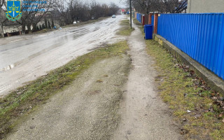 Розікрали 180 тисяч на ремонті тротуару — на Хмельниччині судитимуть сільського голову та підрядника