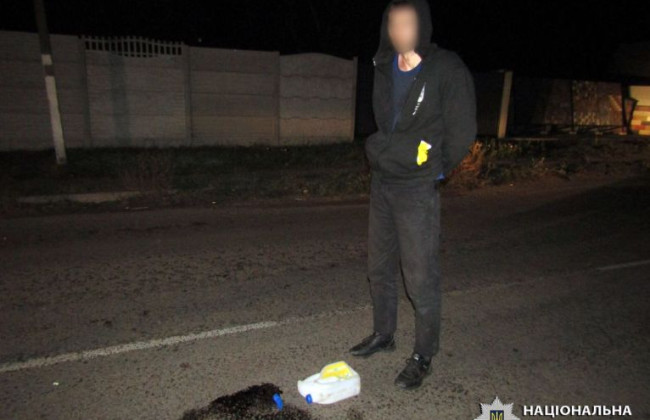 Подожгли почтовое отделение и релейные шкафы на железной дороге — в Киевской области задержали злоумышленников