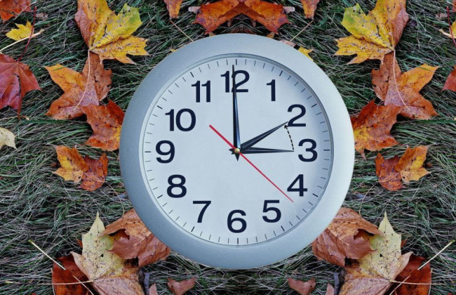 Украина переходит на зимнее время – когда переводить часы