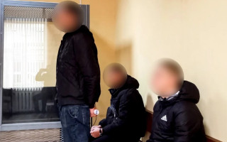 У Рівному чоловік на «замовлення» підпалив двері військовому і втік до Києва