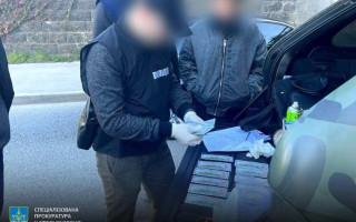 На Львівщині затримали посадовця медцентру, який вимагав хабар у військового за продовження лікування