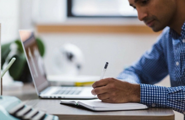 Гоструда объясняет, как оформить разрешение на трудоустройство иностранцев