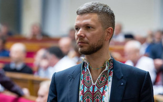 Низькі зарплати прокурорів та суддів штовхають до хабарів, але і високі не дають жодних гарантій, – депутат Київради