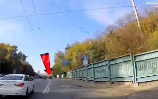 У Києві покарали водія, який проїхався смугою для маршрутних транспортних засобів — відео