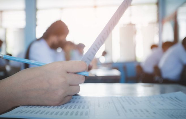 В 2025 году школьники будут сдавать НМТ по четырем предметам — три обязательных и один по выбору