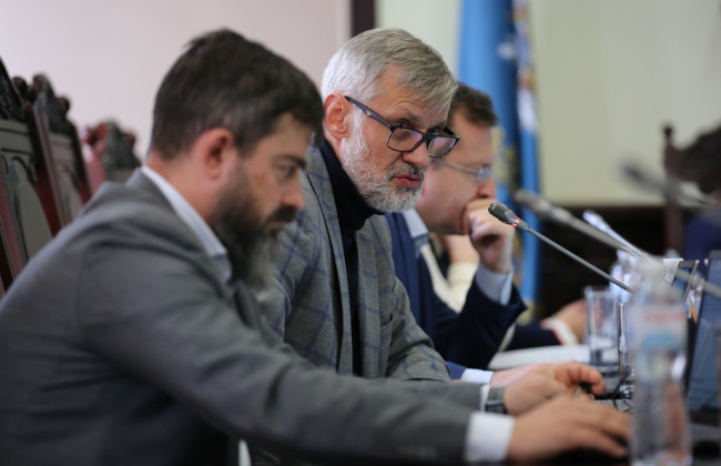 Кандидата на должность судьи дисквалифицировали из-за забытого в кармане мобильного телефона