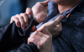 В Ровно мужчина систематически издевался над отцом — как его наказали