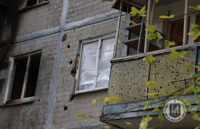 В одном из районов Киева после падения обломков загорелся пожар