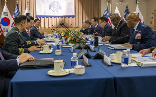 США захищатимуть Південну Корею всіма видами озброєння, зокрема і ядерними — глава Пентагону