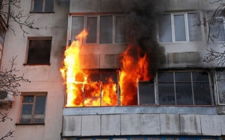 Суд стягнув з власниці квартири, через пожежу на балконі якої зазнало пошкоджень житло сусіда, понад 160 тис грн