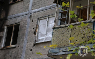 В одном из районов Киева после падения обломков загорелся пожар