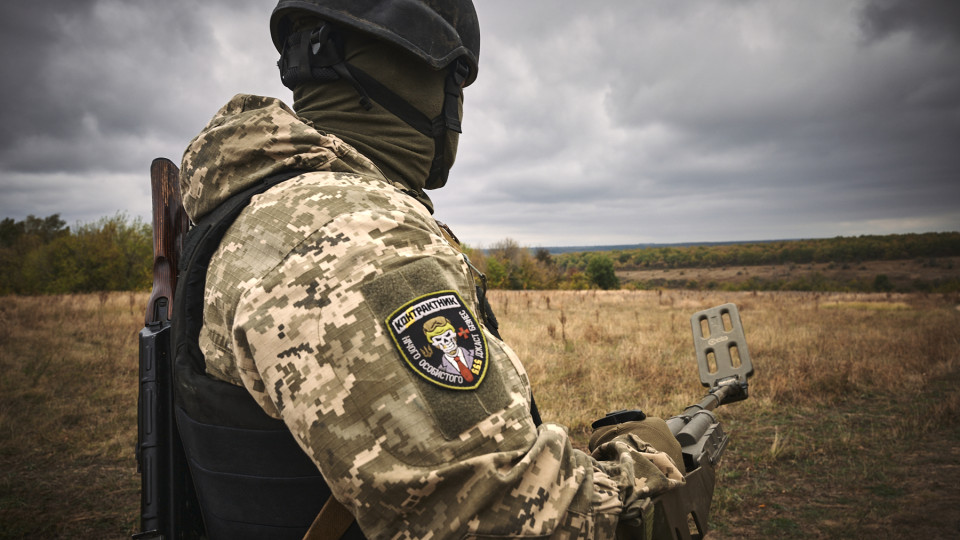 В каком случае военнослужащего по контракту могут понизить в должности и перевести в резерв