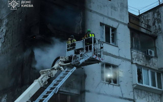 У Святошинському районі Києва через ворожу атаку сталася пожежа в багатоповерхівці, є постраждалі