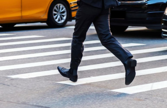 Патрульная полиция напоминает, как правильно переходить дорогу и какой штраф могут выписать пешеходам