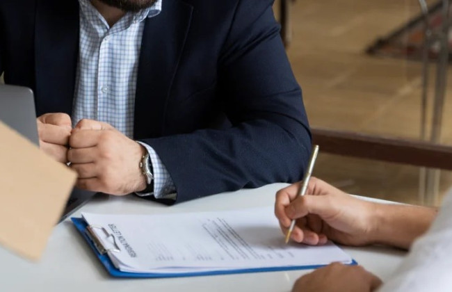 Введение военного положения не освобождает работодателя от ответственности за невыполнение трудовых обязательств перед работником — суд