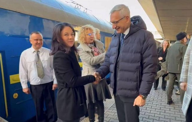 Глава МИД Германии Анналена Бербок прибыла в Киев