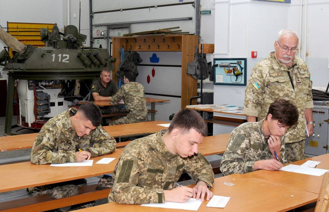 Обов'язкову військову підготовку запровадять у 2025 році для студентів 3 курсу, — МОН