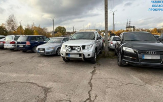 Ввезли в Україну понад 500 автомобілів під виглядом гуманітарної допомоги — викрили схему