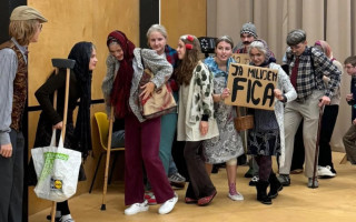 «Політиці не місце в школах», – в уряді Фіцо відреагували на вечірку школярів, які переодяглися в пенсіонерів