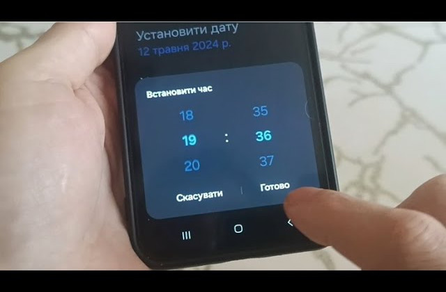 Смартфон автоматично перемикає час через активацію РЕБ – що робити