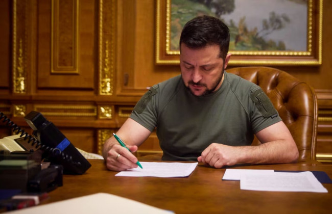 Володимир Зеленський підписав закони про продовження воєнного стану та мобілізації до лютого 2025 року