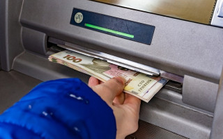 Жительку Житомирщини ледь не посадили за грошову знахідку в банкоматі — деталі