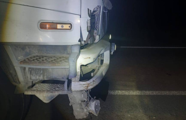 В Черкасской области грузовик сбил мужчину, который шел по проезжей части и катил велосипед