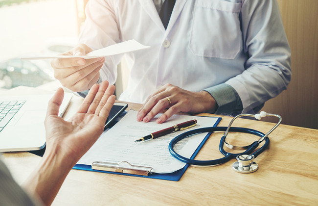 В листке нетрудоспособности работника не указан код болезни — может ли работодатель отказать в принятии