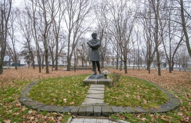 В Черкасской области демонтируют памятники Петру Чайковскому и Александру Пушкину