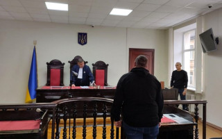 Чоловіка оштрафували за психічне насильство та зобов’язали пройти програму для кривдників, але він подав апеляцію — чим все закінчилося