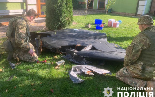 У Києві з даху приватного домоволодіння зняли БпЛА, фото