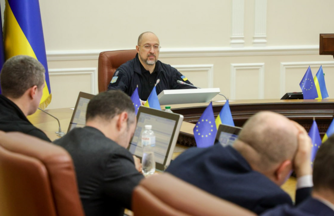 Денис Шмыгаль сообщил, подпишет ли Президент резонансный закон о штрафах за дрова