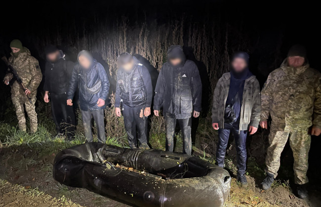 На Закарпатье задержали пятерых мужчин, которые за $11 тысяч пытались переплыть Тису