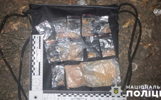 У Києві на Подолі спіймали 36-річного чоловіка з наркотиками