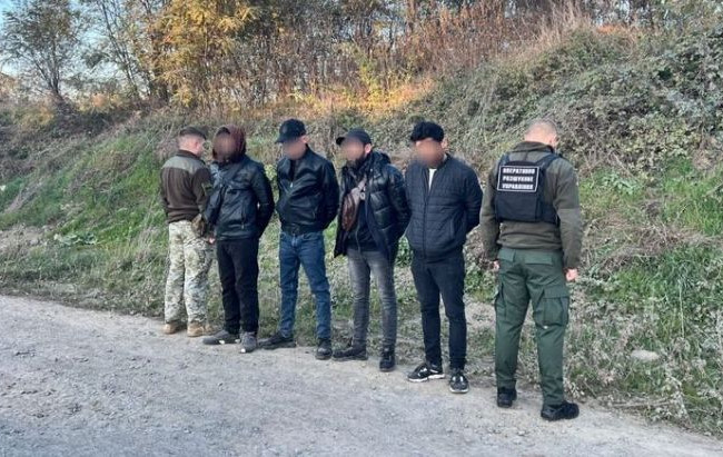 Обнаружили с помощью дрона — на Закарпатье задержали мужчин, которые пытались попасть в Словакию