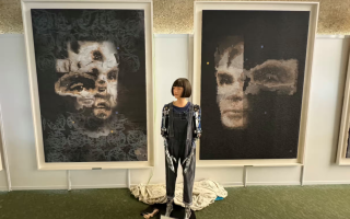 На аукционе впервые продали картину, которую создала робот-гуманоид – стоимость превысила $1 млн.