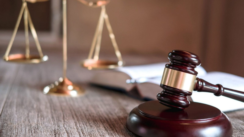 Суд вынес оправдательный приговор в отношении экс-правоохранителя, обвиняемого в получении взятки — детали дела