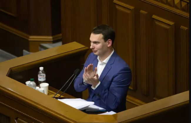 В Україні збираються декриміналізувати зйомку і поширення відео для дорослих