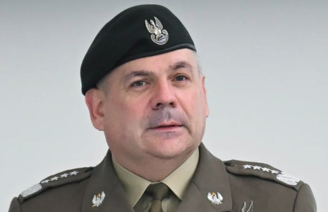 Польша не будет сбивать российские ракеты и дроны над Украиной — глава Генштаба Кукула