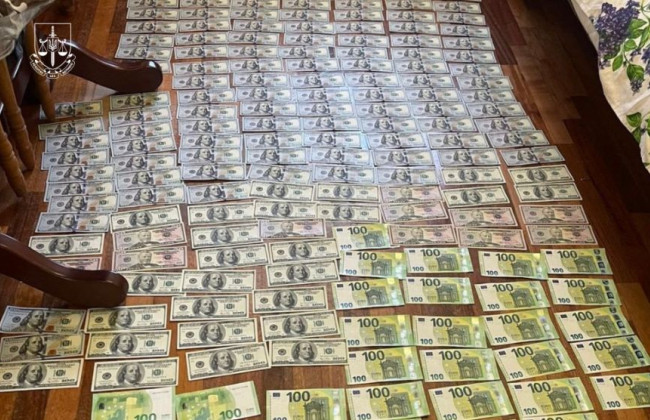 Переправление мужчин за границу для уклонения от мобилизации: помощнику судьи сообщили о подозрении