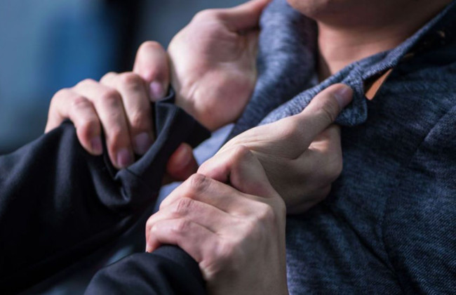 В Хмельницкой области мужчина избил ногами прохожего из-за замечаний по поводу русской музыки