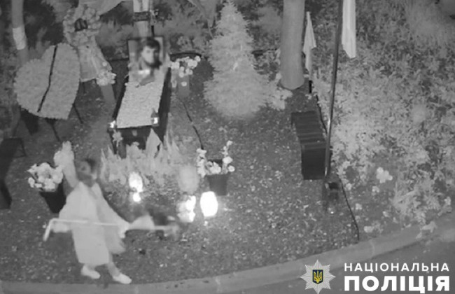 Вопрос принудительного лечения женщины, совершившей акт вандализма в Киеве на могилах погибших защитников, решит суд